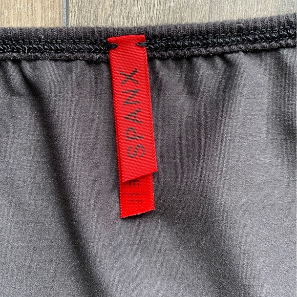 SPANX Shapewear Bodysuit Black Sz M Like New - Picture 4 of 9